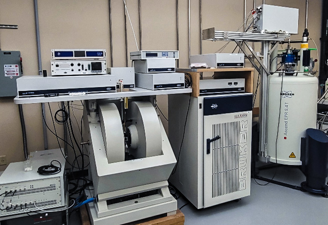 Bruker ELEXSYS E580 and E780 Electron Spin Resonance (EPR) System