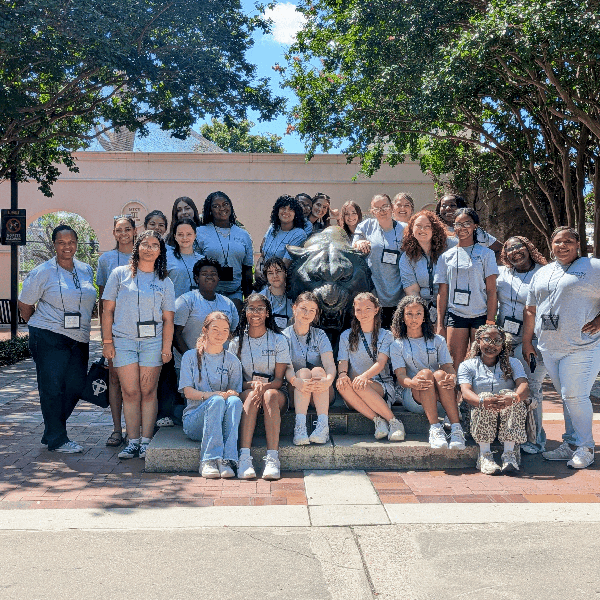 Shaping Futures Attendees with the Mike the Tiger Statue